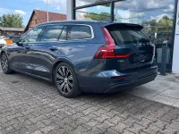 Gebraucht Volvo V60 Momentum 150 PS (110 kW) 2018 Denim blue / metallic Kombi
