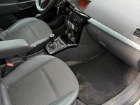 Gebraucht Opel Astra Edition 110 PS (80 kW) 2009 Silber Limousine