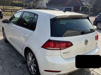 Gebraucht VW Golf VII Highline 131 PS (96 kW) 2019 Weiß Limousine