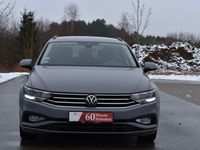 Gebraucht VW Passat 150 PS (110 kW) 2022 Mondsteingrau Kombi