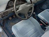 Gebraucht Mazda 323 84 PS (61 kW) 1990 Blau Limousine