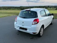 Gebraucht Renault Clio II Dynamique 75 PS (55 kW) 2010 Weiß Limousine