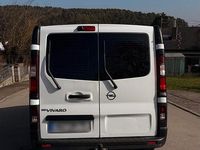 Gebraucht Opel Vivaro 120 PS (88 kW) 2017 Weiß Van / Kleinbus