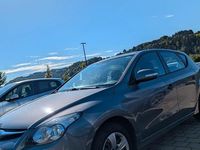 Gebraucht Hyundai i30 90 PS (66 kW) 2012 Grau Limousine