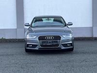 Gebraucht Audi A4 Attraction 136 PS (100 kW) 2014 Grau Limousine