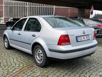 Second-hand VW Bora 116 CP (85 kW) 2000 Argintiu Berlinǎ