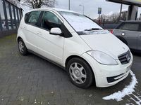 Gebraucht Mercedes A160 82 PS (60 kW) 2010 Calcitweiss  unilack Kleinwagen
