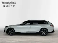 Gebraucht BMW 520 M Sport 197 PS (144 kW) 2025 Mineralweiß Kombi