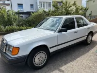 Gebraucht Mercedes E260 160 PS (117 kW) 1986 Weiß Limousine