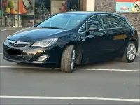 Usata Opel Astra 110 CV (80 kW) 2011 Nero Utilitaria
