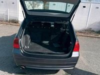 Gebraucht BMW 320 163 PS (119 kW) 2007 Grau Kombi