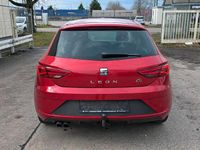 Używany Seat Leon FR 150 KM (110 kW) 2017 Czerwony Sedan/Limuzyna