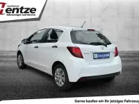 Gebraucht Toyota Yaris 69 PS (50 kW) 2015 Super white 2 Kleinwagen