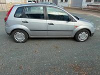 Gebraucht Ford Fiesta 67 PS (49 kW) 2004 Silber Kleinwagen