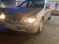 Second-hand Mercedes C220 143 CP (105 kW) 2001 Argintiu Berlinǎ