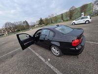 Gebraucht BMW 318 143 PS (105 kW) 2011 Schwarz Limousine