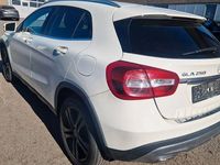 Gebraucht Mercedes GLA250 211 PS (155 kW) 2018 Weiß SUV