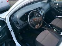 Gebraucht Hyundai i20 Trend 84 PS (61 kW) 2017 Weiß Kleinwagen