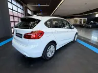 Gebraucht BMW 218 Advantage 150 PS (110 kW) 2021 Weiß Van / Kleinbus