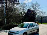 Second-hand Ford Focus 75 CP (55 kW) 1999 Argintiu Berlinǎ