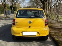 Gebraucht VW Fox 54 PS (39 kW) 2005 Gelb Kleinwagen