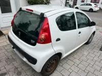 Gebraucht Peugeot 107 68 PS (50 kW) 2010 Weiß Kleinwagen