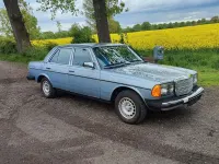 Gebraucht Mercedes 300 125 PS (91 kW) 1983 Blau Limousine
