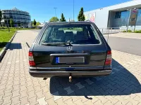 Używany Mercedes E300 179 KM (131 kW) 1990 Szary Kombi