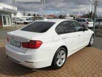 Gebraucht BMW 318 143 PS (105 kW) 2012 Weiß Limousine
