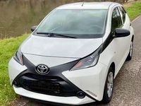 Gebraucht Toyota Aygo 69 PS (50 kW) 2016 Weiß Kleinwagen