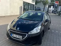 Gebraucht Peugeot 208 Access 68 PS (50 kW) 2012 Schwarz Kleinwagen