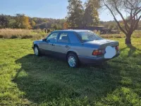Gebraucht Mercedes E200 118 PS (86 kW) 1992 Grau Limousine