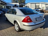 Gebraucht Ford Mondeo Ghia 125 PS (91 kW) 2002 Kristallsilber metal (metallic) Limousine