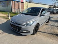 Gebraucht Hyundai i20 Style 101 PS (74 kW) 2016 Grau Limousine