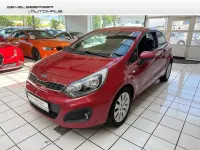 Gebraucht Kia Rio DREAM-TEAM Edition 109 PS (80 kW) 2015 Signal red Kleinwagen