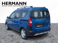 Gebraucht Dacia Dokker Celebration 116 PS (85 kW) 2017 Adriablau (blau) Van / Kleinbus