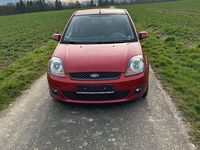 Gebraucht Ford Fiesta Ambiente 80 PS (58 kW) 2008 Rot Kleinwagen
