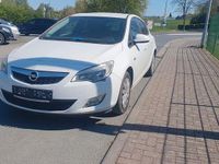 Gebraucht Opel Astra Design Edition 140 PS (102 kW) 2011 Weiß Limousine