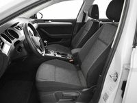 Gebraucht VW Passat 150 PS (110 kW) 2022 Grau Kombi