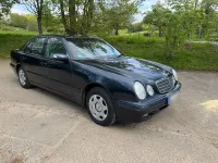 Gebraucht Mercedes E220 150 PS (110 kW) 2001 Schwarz Limousine