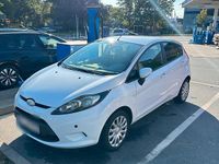 Gebraucht Ford Fiesta 82 PS (60 kW) 2009 Weiß Kleinwagen