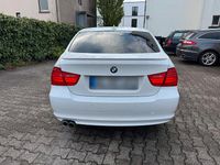 Gebraucht BMW 330 245 PS (180 kW) 2011 Weiß Limousine