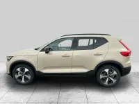 Neu Volvo XC40 Plus 197 PS (144 kW) 2026 Sand dune / metallic SUV