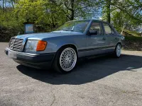 Gebraucht Mercedes 260 160 PS (117 kW) 1989 Blau Limousine