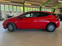 Gebraucht Opel Astra Edition 150 PS (110 kW) 2016 Rot Limousine