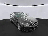 Gebraucht VW Passat Basis 122 PS (89 kW) 2023 Schwarz Kombi