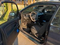 Używany Ford Fiesta 60 KM (44 kW) 2004 Niebieski Hatchback