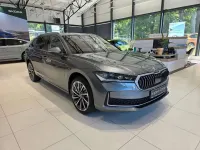 Neu Skoda Superb LAURIN & KLEMENT 204 PS (150 kW) 2025 Graphitegrau metallic Kombi