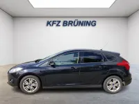 Gebraucht Ford Focus Trend 105 PS (77 kW) 2011 Pantherschwarz metallic (metallic) Limousine