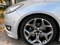 Gebraucht Ford Focus 105 PS (77 kW) 2016 Grau Kombi